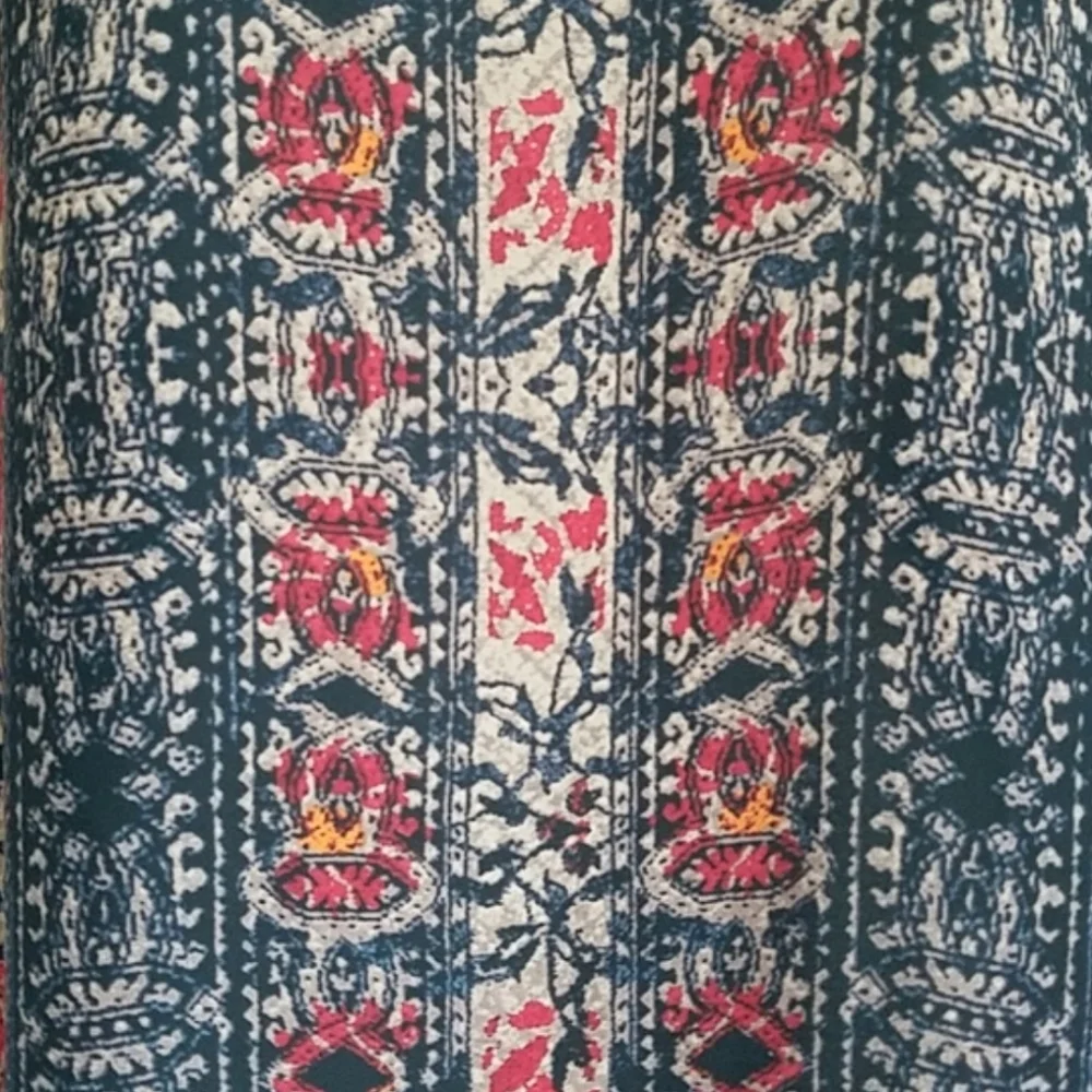 SALE!! Floral Patterned Long Sleeve Top - Picture 5 of 7